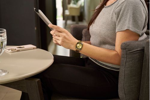 Relógio Feminino Quadrado Vidro Facetado Dourado