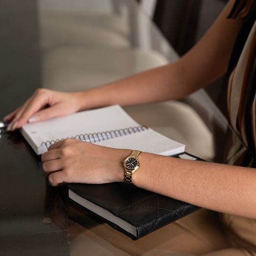 Relógio Feminino Aço Madrepérola Cristais Dourado