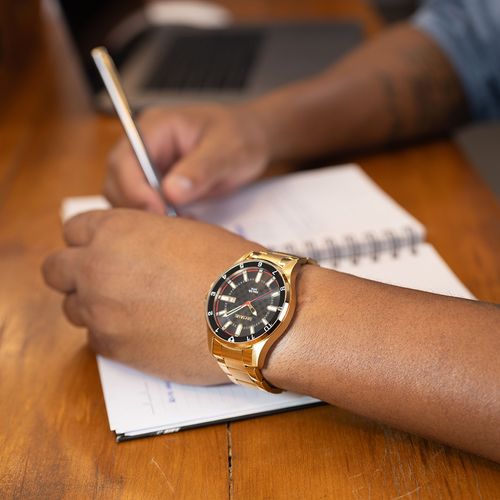 Relógio Masculino Aço Dourado Calendário Visor Preto