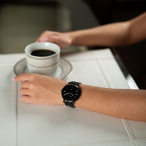 Relógio Feminino Preto Visor Amplo com Pedras