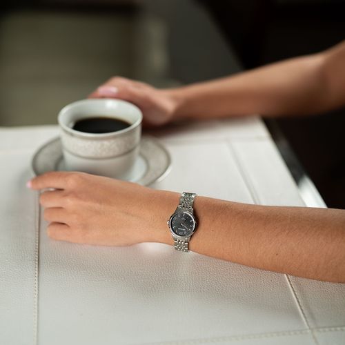 Relógio Feminino Aço Cromado Mostrador Preto